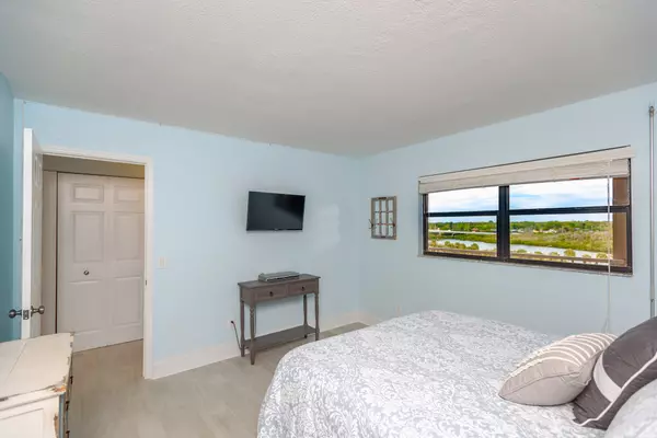 Indian Shores, FL 33785,18650 Gulf Blvd #604