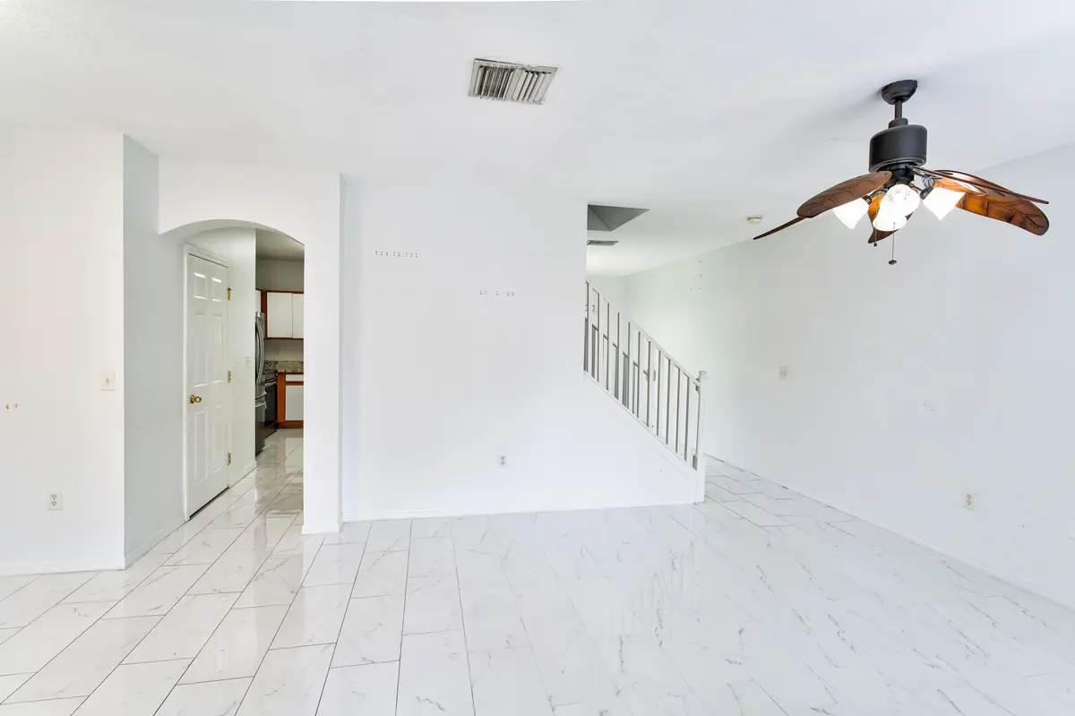 1557 Deer Tree Ln, Brandon, FL 33510