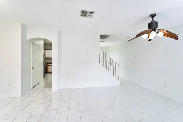 1557 Deer Tree Ln, Brandon, FL 33510