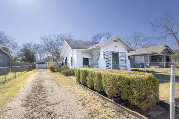 418 E Young, San Antonio, TX 78214