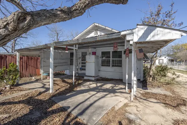 418 E Young, San Antonio, TX 78214