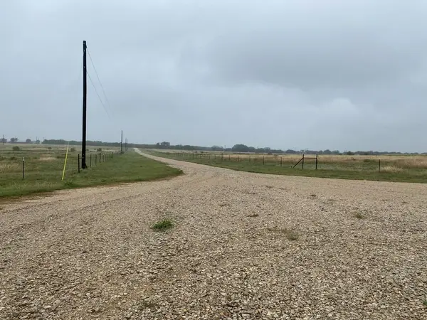 473 E FM 462, Moore, TX 78057
