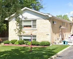 16W674 56th Pl, Clarendon Hills, IL 60514
