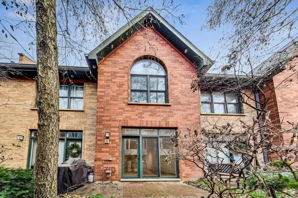 2743 N Wolcott Ave #39, Chicago, IL 60614