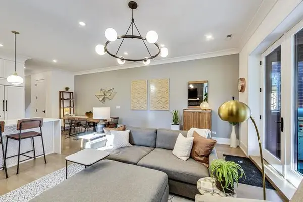 2761 N Kenmore Ave #3, Chicago, IL 60614