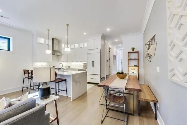 2761 N Kenmore Ave #3, Chicago, IL 60614
