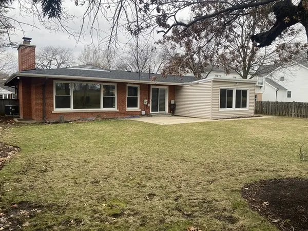 1109 Raleigh Rd, Glenview, IL 60025
