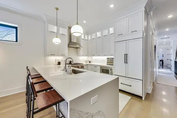 2761 N Kenmore Ave #3, Chicago, IL 60614