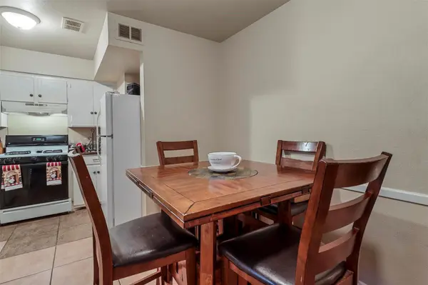 208 Alpine Ct #2214, Irving, TX 75060