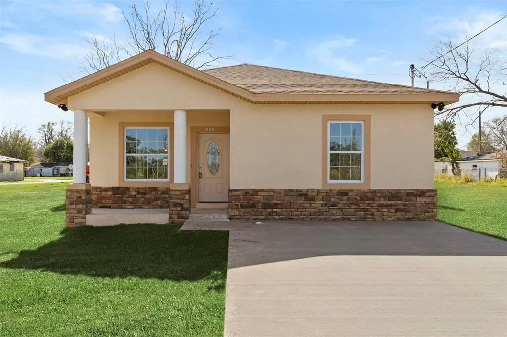 609 E Drive Martin Luther King Jr Boulevard, Plant City, FL 33563