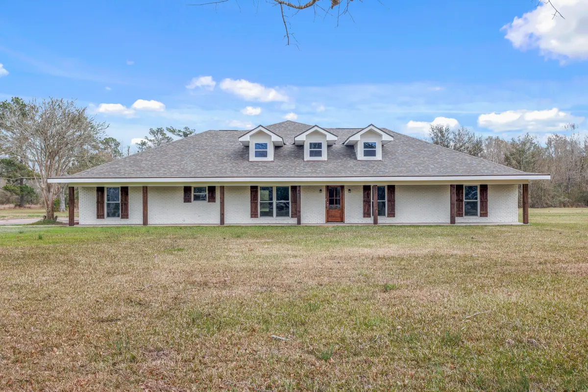 1488 White Acres Dr, Sulphur, LA 70663