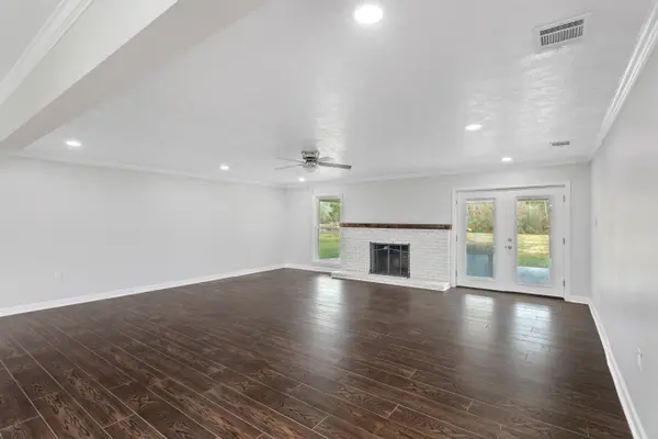 1488 White Acres Dr, Sulphur, LA 70663