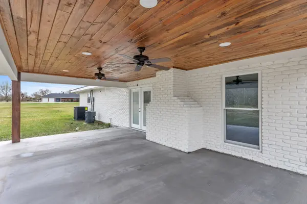 1488 White Acres Dr, Sulphur, LA 70663