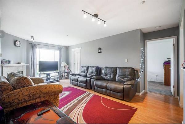 15885 84 Ave #402, Surrey, BC V4N 0W7