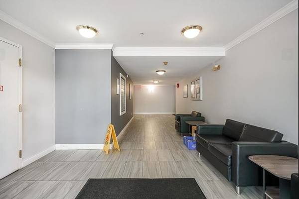 15885 84 Ave #402, Surrey, BC V4N 0W7