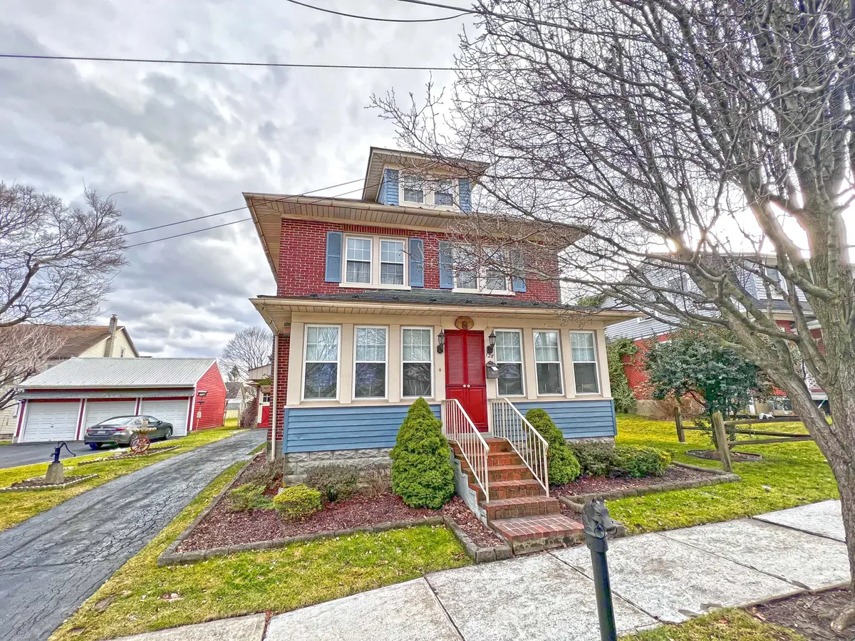 128 E Prospect St, Nazareth, PA 18064