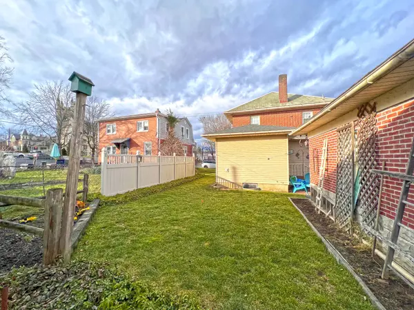 128 E Prospect St, Nazareth, PA 18064