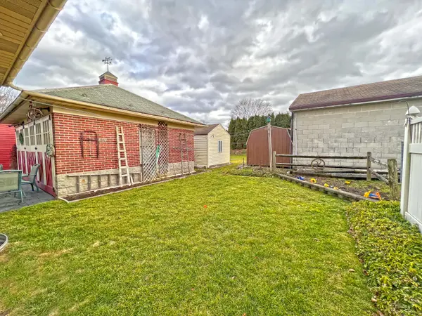 128 E Prospect St, Nazareth, PA 18064