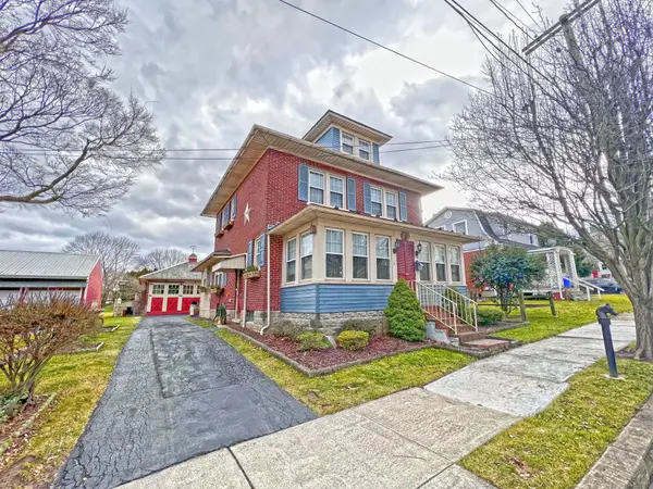 128 E Prospect St, Nazareth, PA 18064