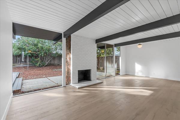 943 Brookgrove Ln Cupertino, CA 95014
