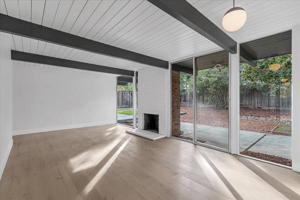 943 Brookgrove Ln Cupertino, CA 95014