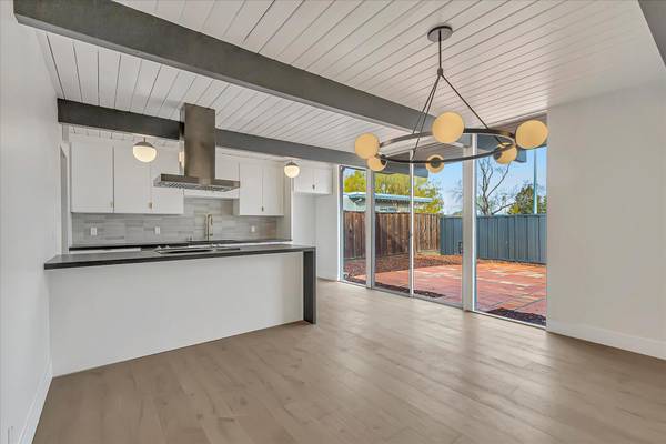 943 Brookgrove Ln Cupertino, CA 95014