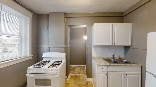 3210 E 13th St, Kansas City, MO 64127