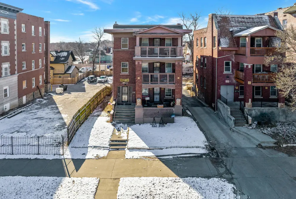 2107 E Linwood Blvd, Kansas City, MO 64109