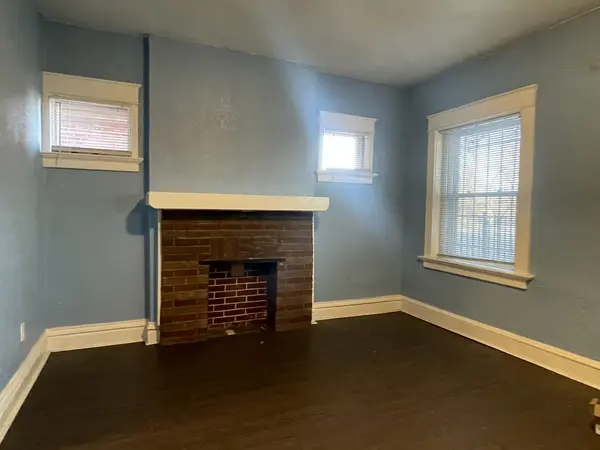 2107 E Linwood Blvd, Kansas City, MO 64109