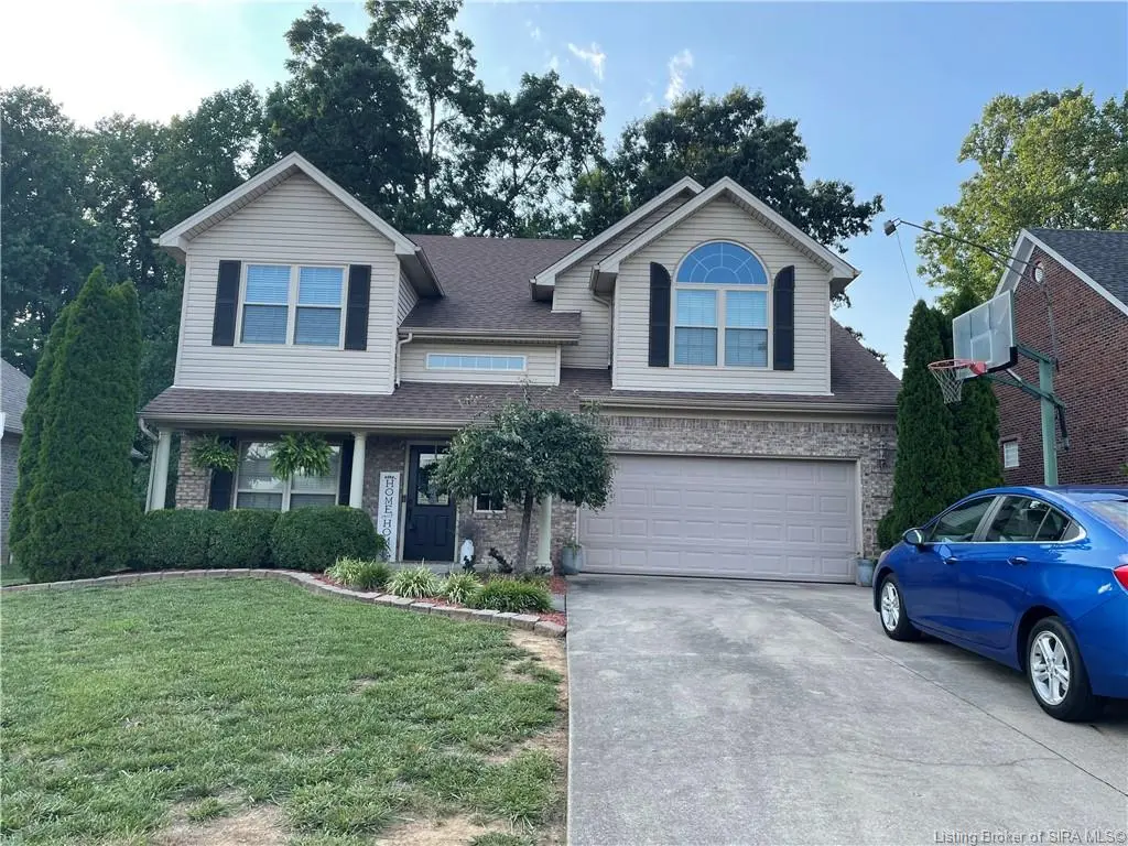 7018 Plum Creek Dr, Sellersburg, IN 47172