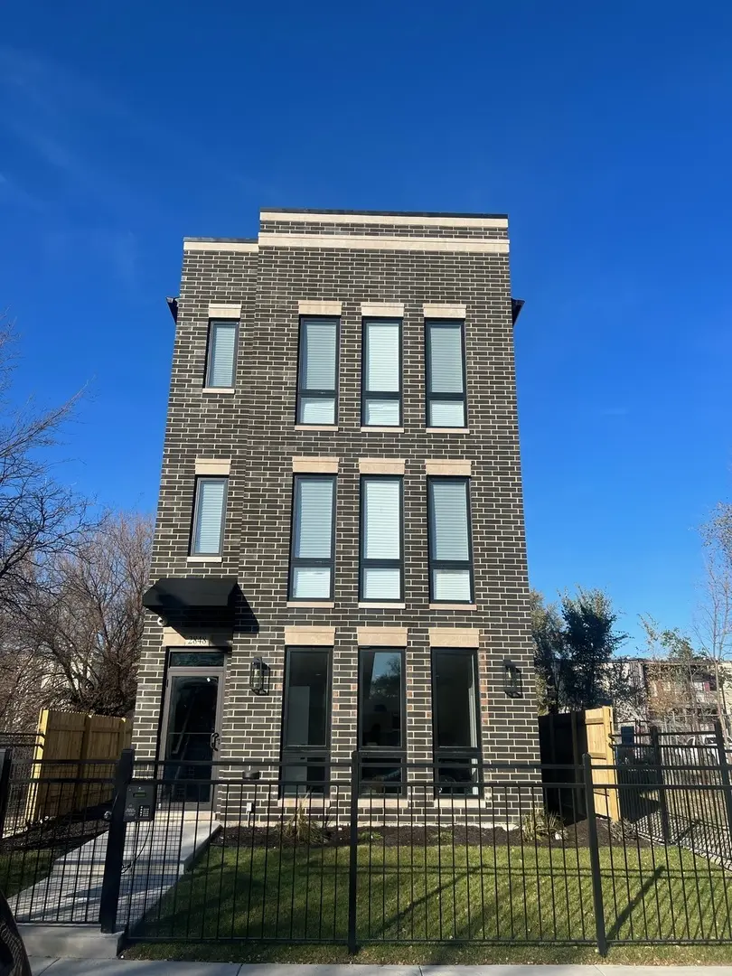 2453 W Adams St, Chicago, IL 60612