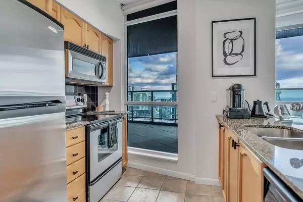 219 Fort York Toronto On M5V 1B1 ## 3704