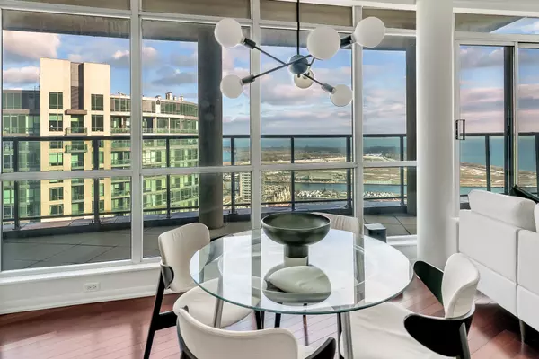 219 Fort York Toronto On M5V 1B1 ## 3704