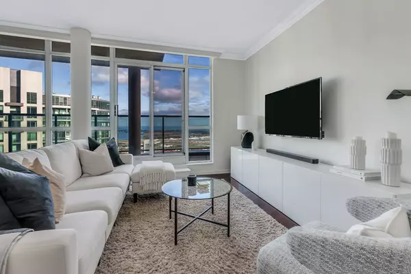 219 Fort York Toronto On M5V 1B1 ## 3704