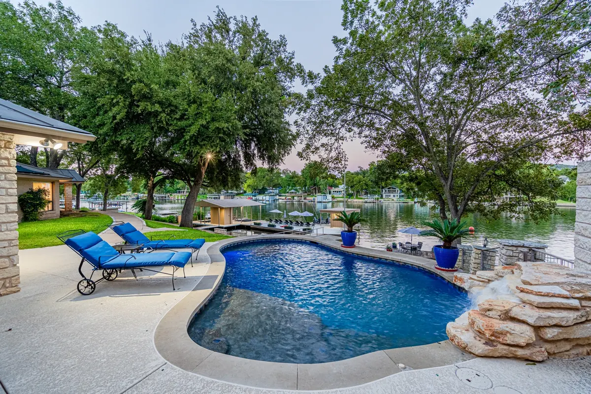 2432 Williams Lakeshore, Kingsland, TX 78639