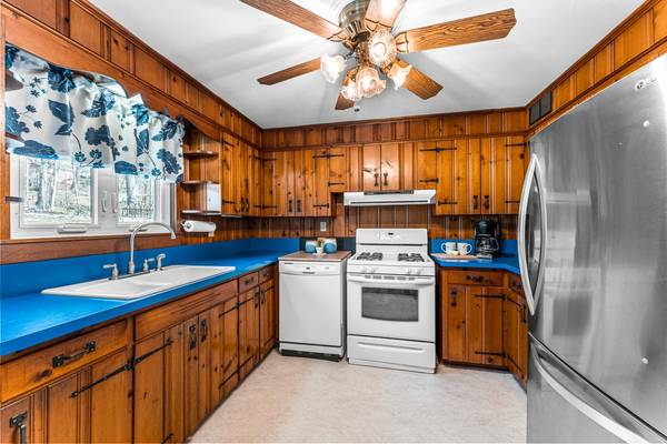 209 Woodland Dr New Castle, PA 16105