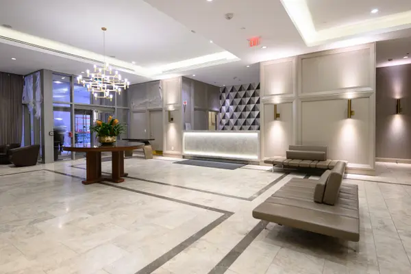 155 Yorkville Ave #1504, Toronto, ON M5R 0B4