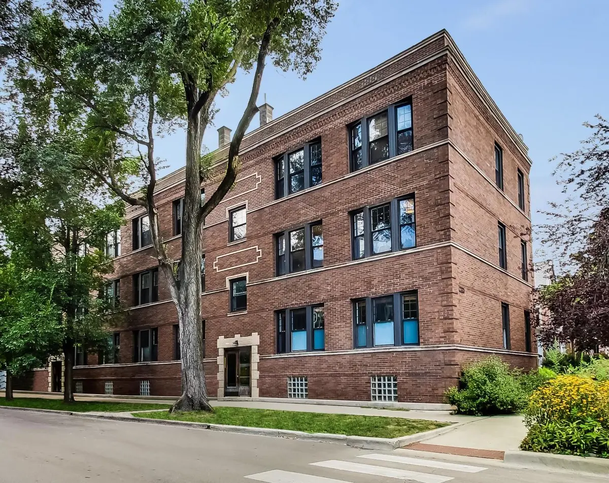 3722 N Hoyne Ave #2, Chicago, IL 60618