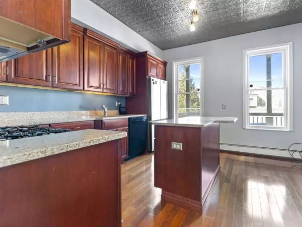 560 E 6th St #2 South Boston, MA 02127