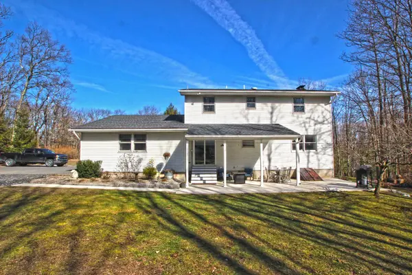 295 Shady Oaks Dr E, Saylorsburg, PA 18353