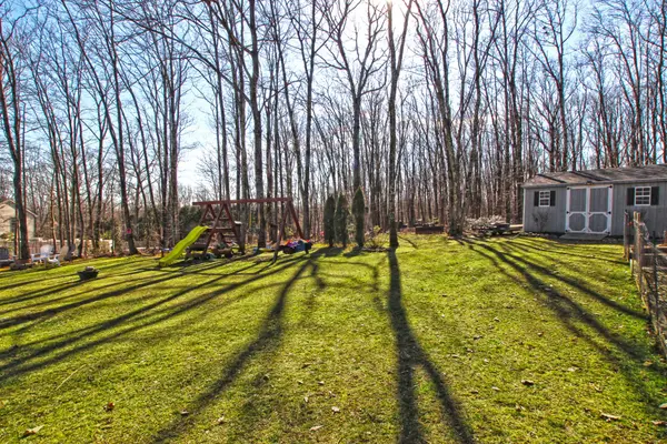 295 Shady Oaks Dr E, Saylorsburg, PA 18353