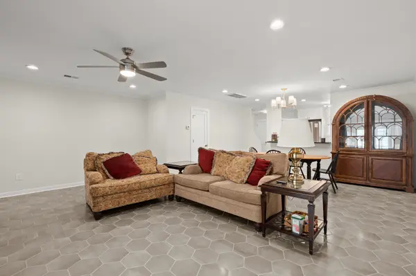 8236 Pickop Miles Ct North Charleston, SC 29406