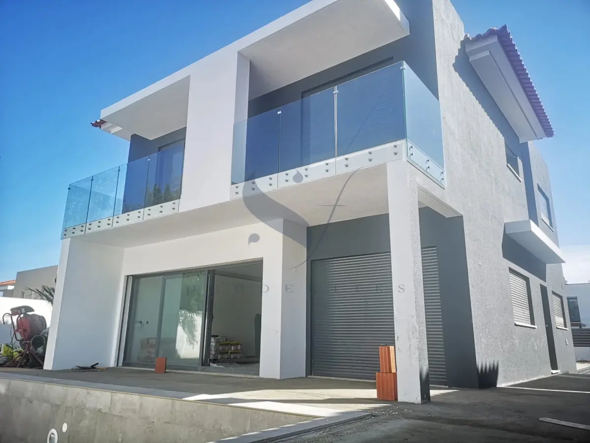 5 Bedroom Modern Villa with Pool in Cascais. Portugal