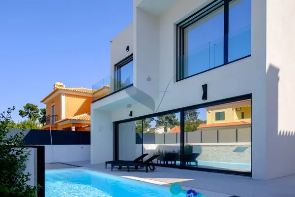 Luxury 4 bedroom villa in Aroeira, Portugal,