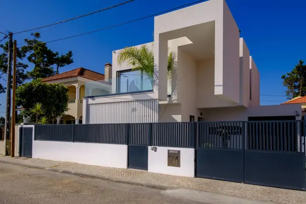 Luxury 4 bedroom villa in Aroeira, Portugal,