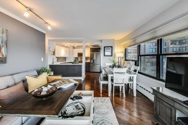 3410 N Lake Shore Dr #3D, Chicago, IL 60657