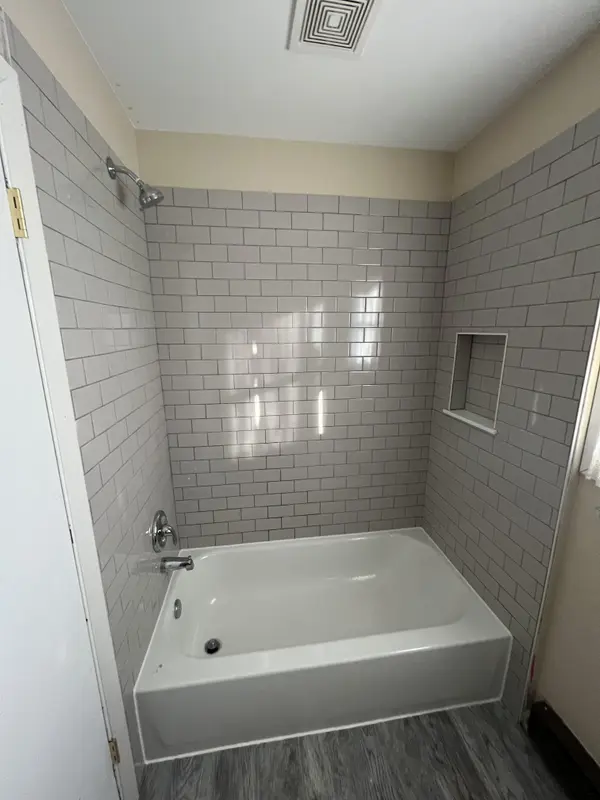 11 W Anchor Dr, Oswego, IL 60543