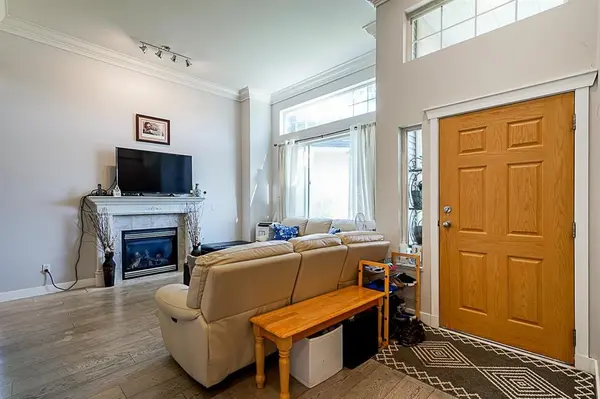 6440 Claytonwood Grv, Surrey, BC V3S 8G3