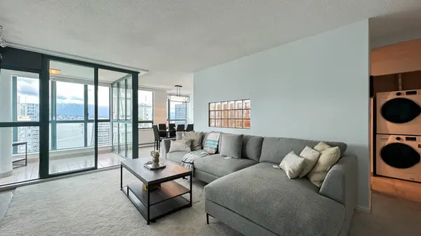 1238 Melville St #2902, Vancouver, BC V6E 4N2