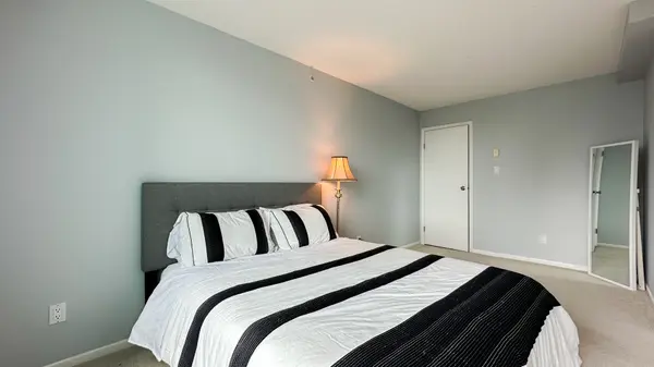 1238 Melville St #2902, Vancouver, BC V6E 4N2